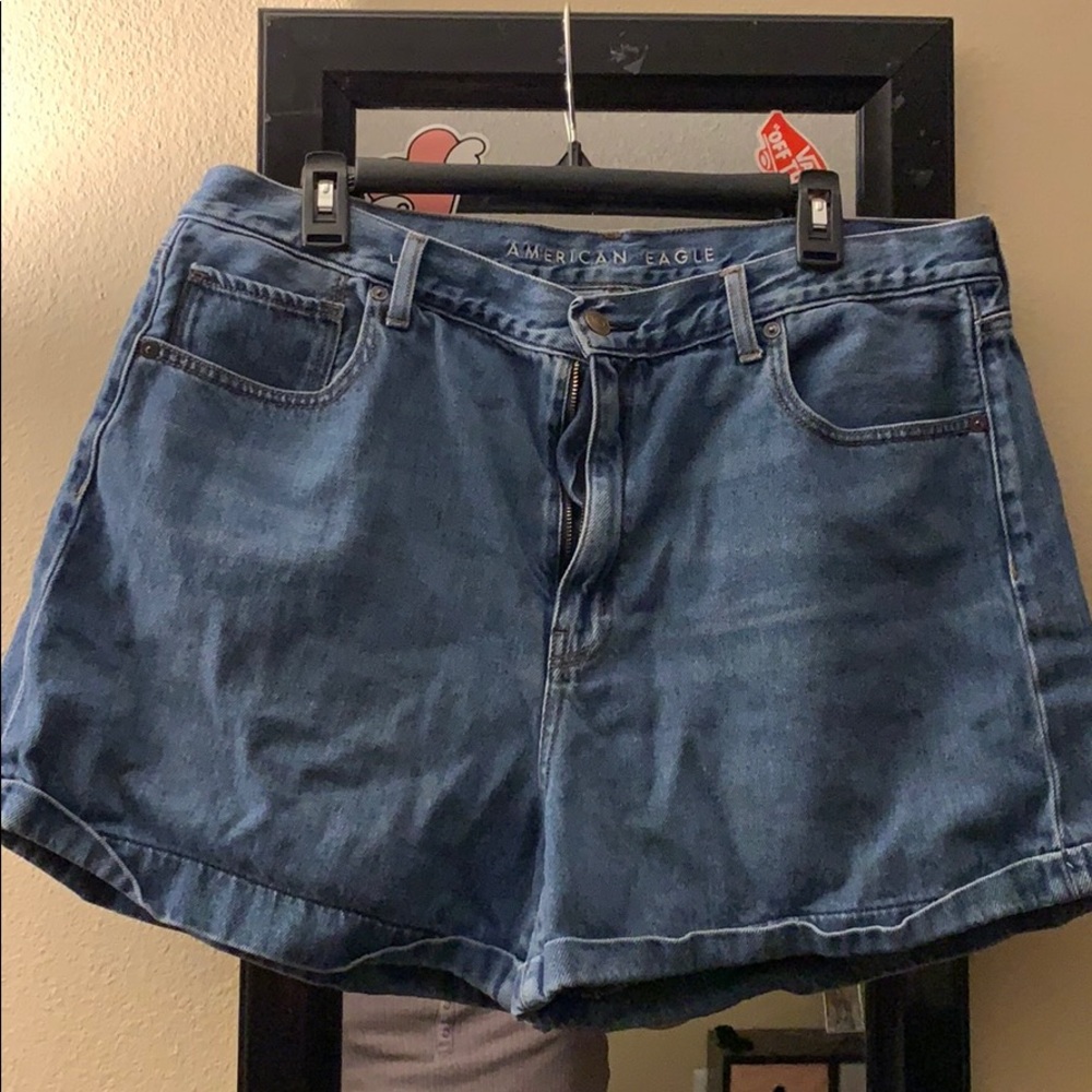 American Eagle 🦅 MOM SHORTS